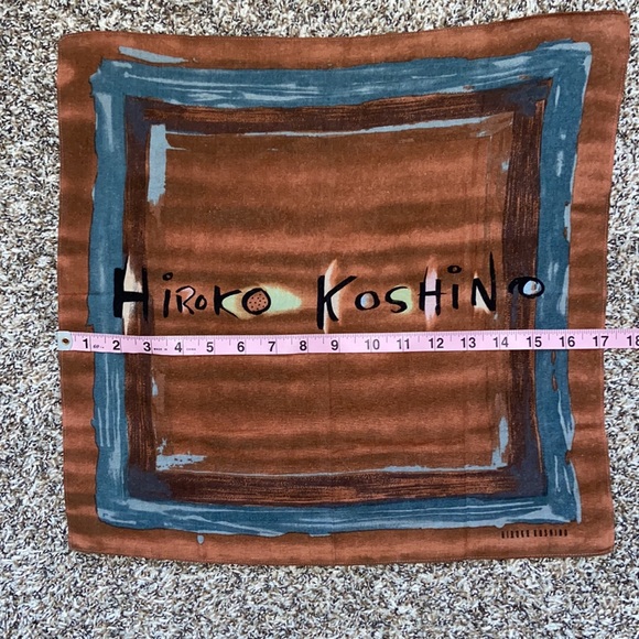 Hiroko Koshino vintage scarf/handkerchief/pocket square - Picture 3 of 3